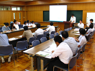 静岡商業高校「システム提案中間発表会」を開催