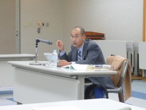 山崎弁護士